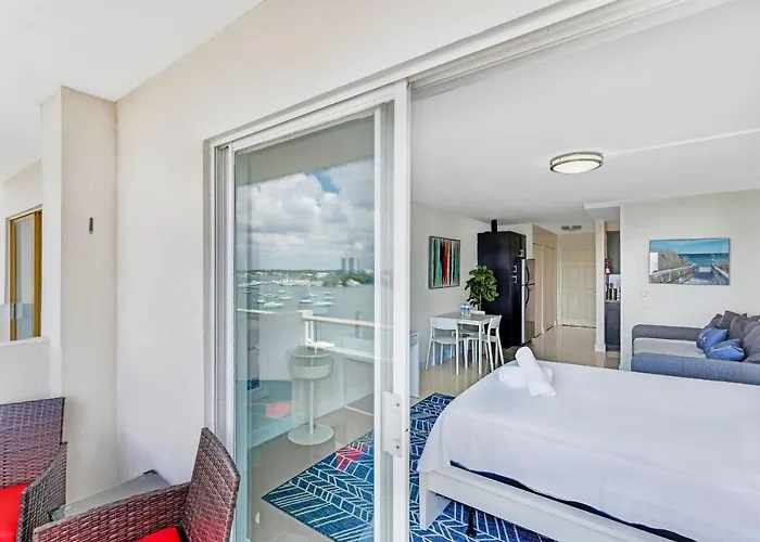 Waterfront Studio With Free Parking